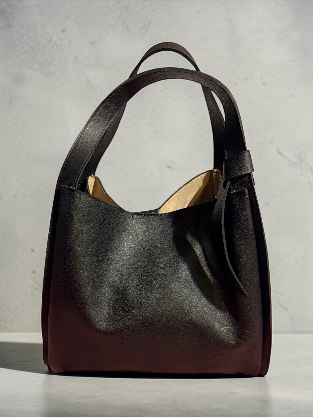 Classic Black Leather Shoulder Bag - Elegant Everyday Tote